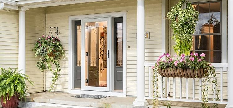 screen door installation in West Puente Valley